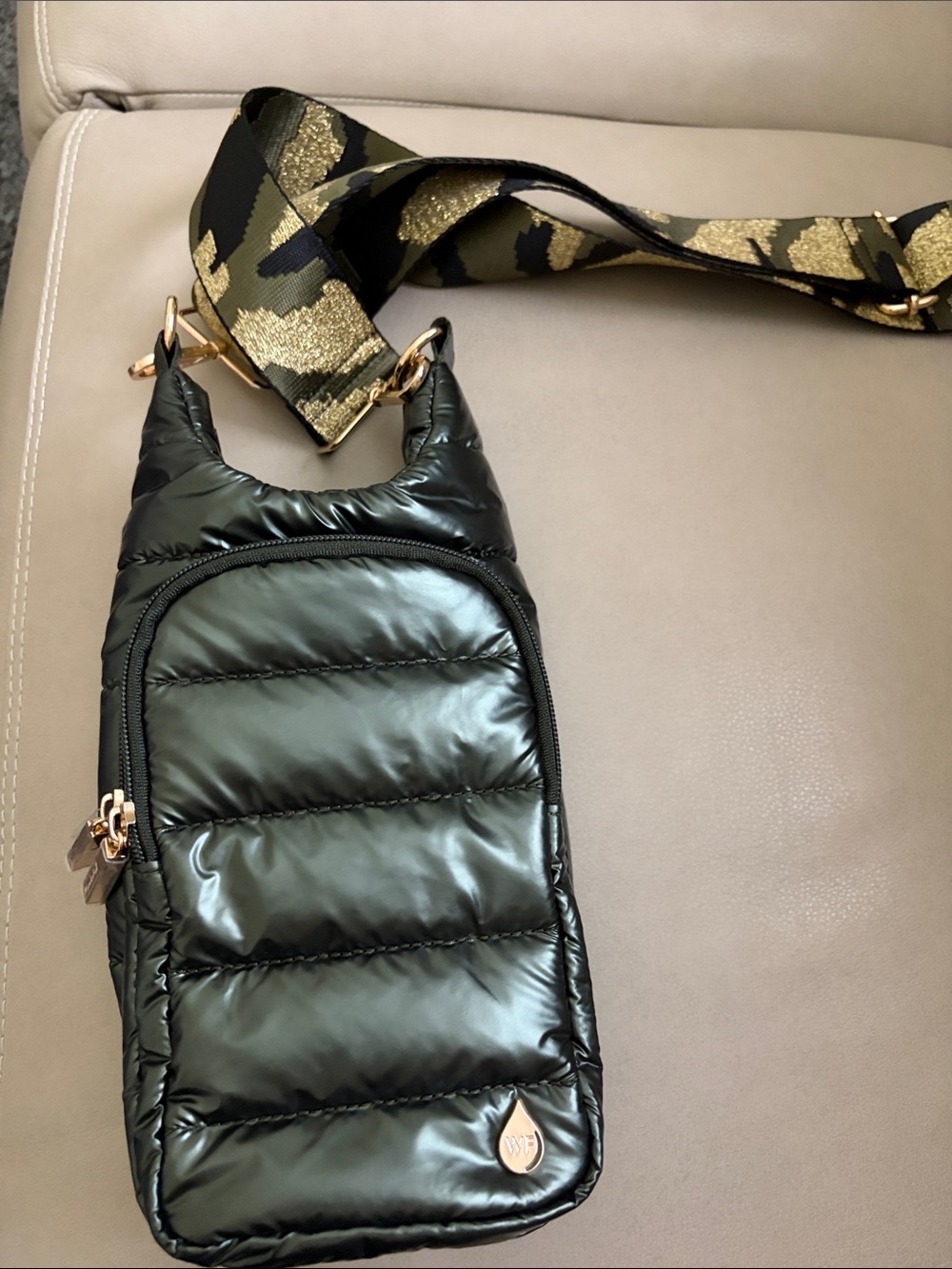 Wonderful Puffy down, comforter material Crossbody army green
